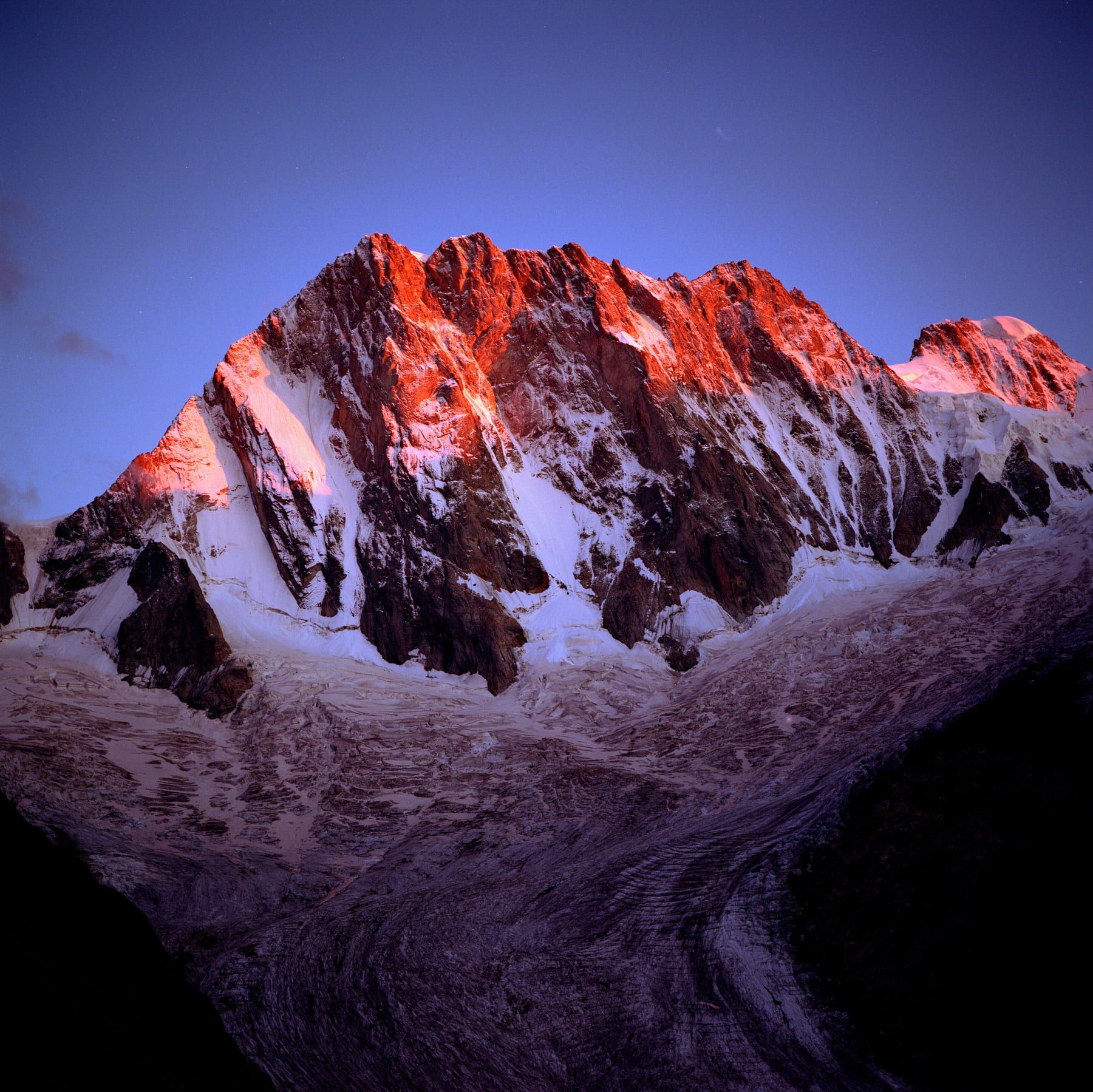 Les Grandes Jorasses au coucher du soleil, vues depuis le refuge du Couvercle