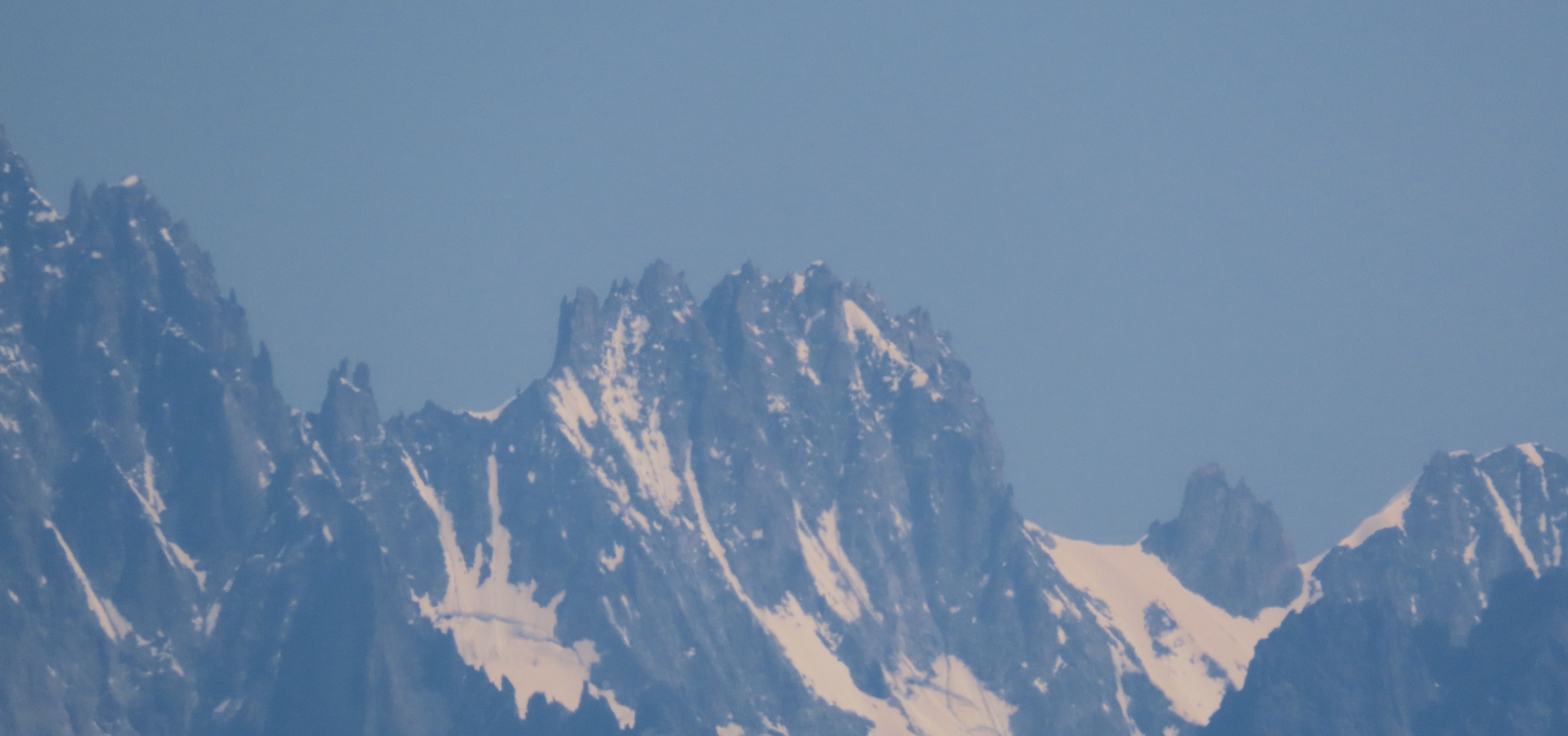 Les Droites vues depuis les Aiguilles Rouges, arête sommitale enneigée