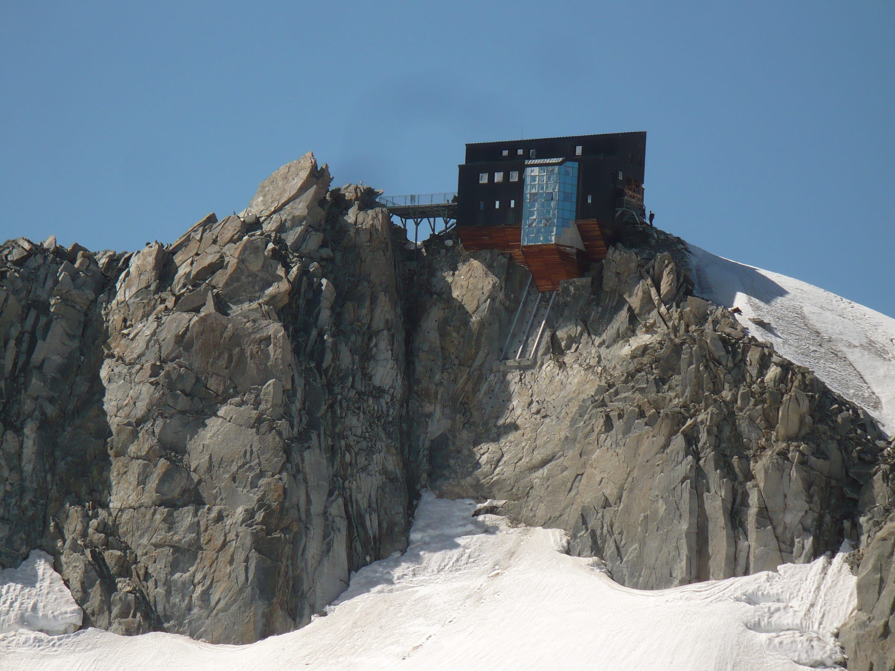 Le refuge des Cosmiques dans le massif du Mont-Blanc