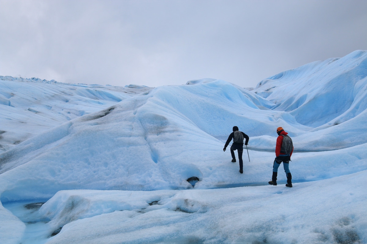 Cordée sur le glacier du Tour au petit matin